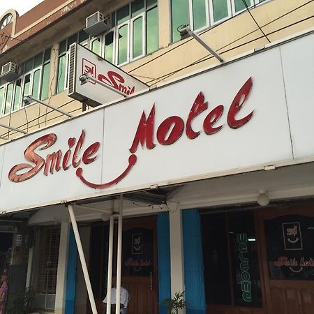 Smile Motel Pyay Екстер'єр фото