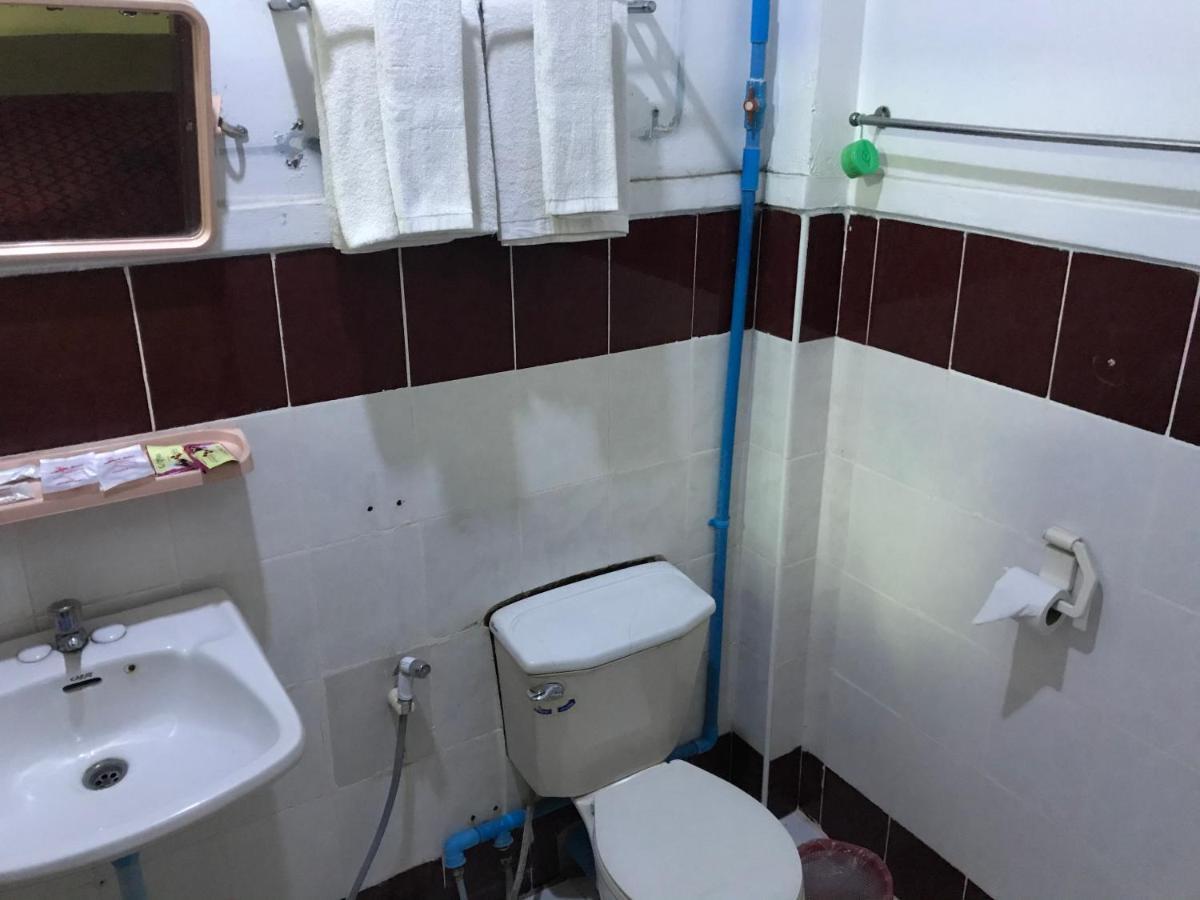 Smile Motel Pyay Екстер'єр фото